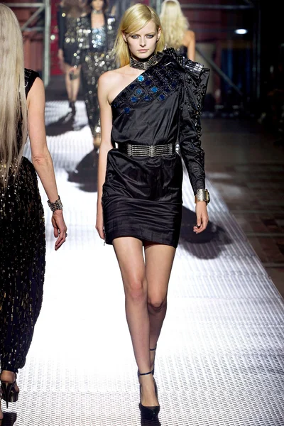 Look 18